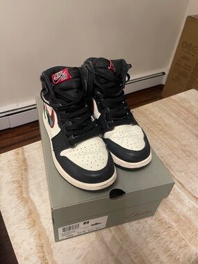 Nike Air Jordan 1 Retro High - Black, White, Red, Green